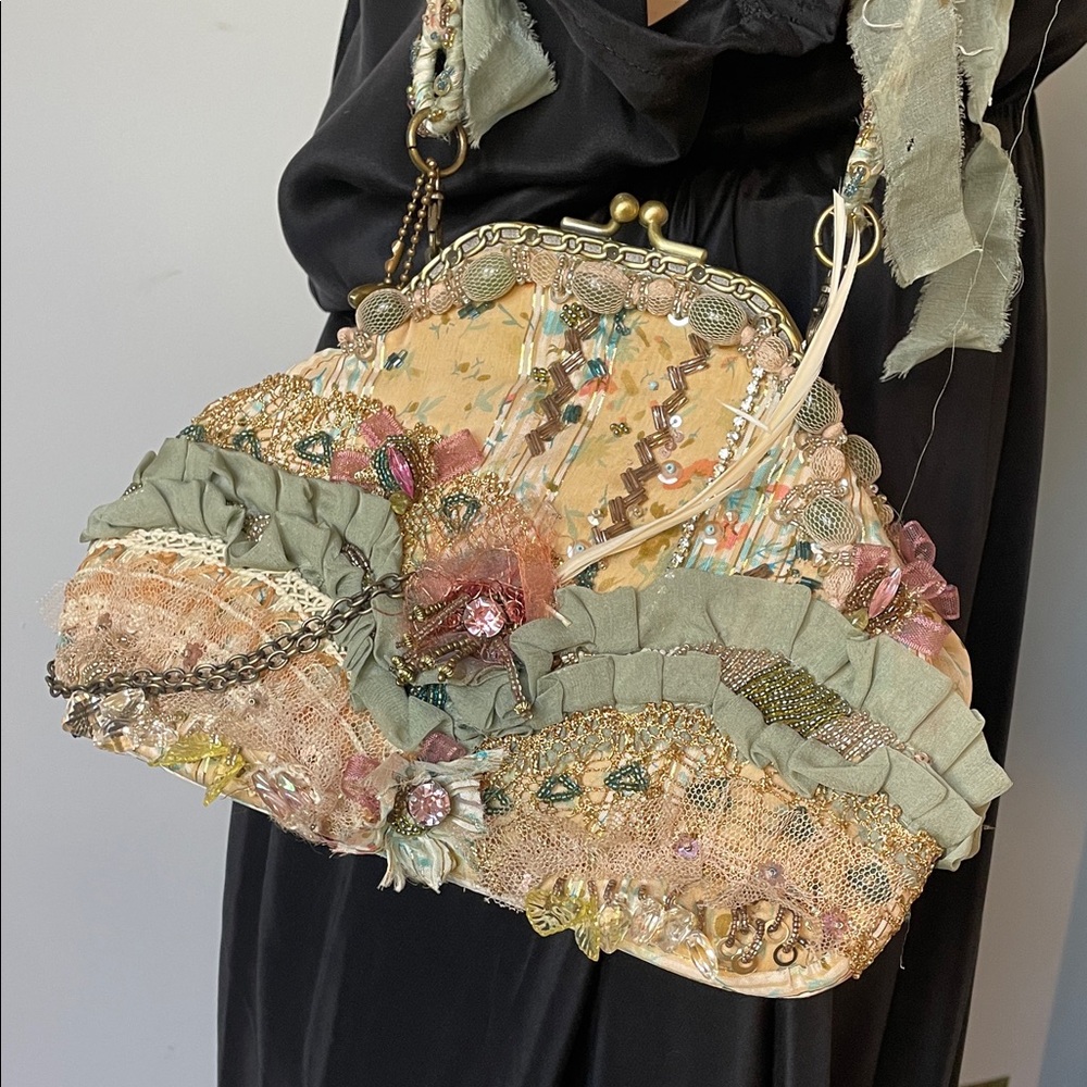 Mary Frances Beaded Frame Bag | Embellished Art Purse | Detachable Chain Strap